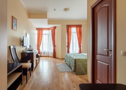 room 127 thumbnail 5