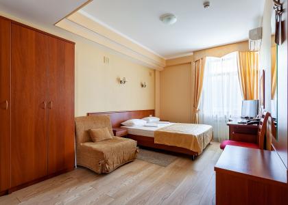 room 132 thumbnail 2