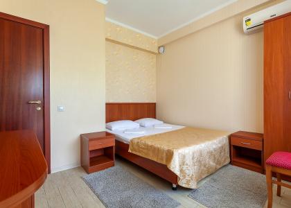 room 131 thumbnail 1