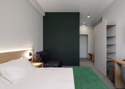 room 130 thumbnail 4