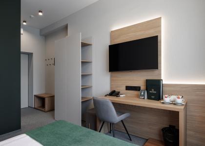 room 130 thumbnail 3